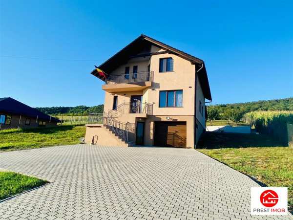 Casa noua cu garaj dublu, livada si peisaj spectaculos