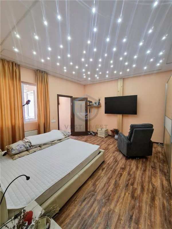 Casa centrala la curte comuna