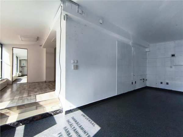 Spatiu comercial 4 camere 2 intrari tudor intrare din bulevard 143 mp