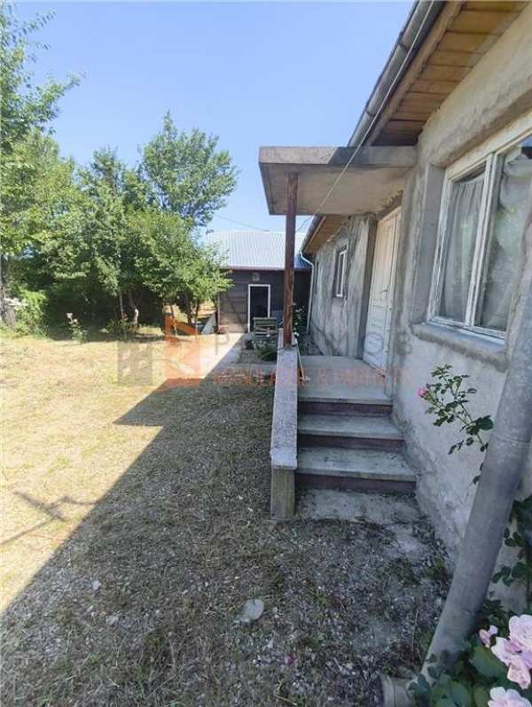 Casa si teren generos in zona ojasca
