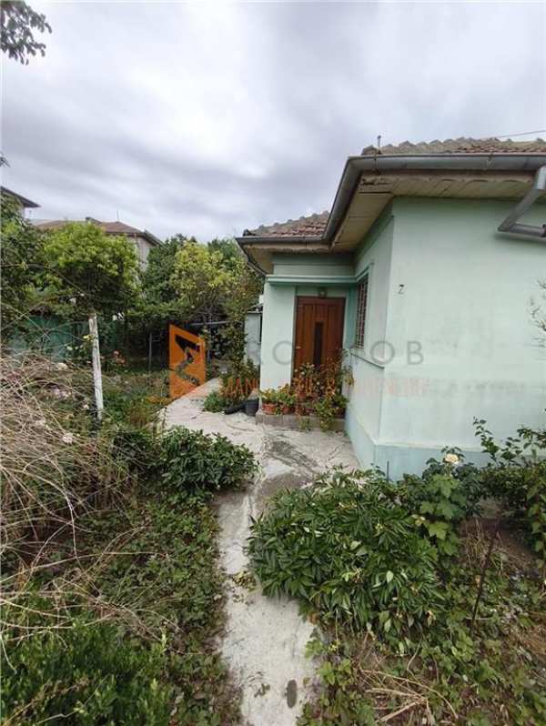 Casa tip parter in zona centru