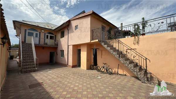 Casa individuala cu 8 camere in zona metrou republica
