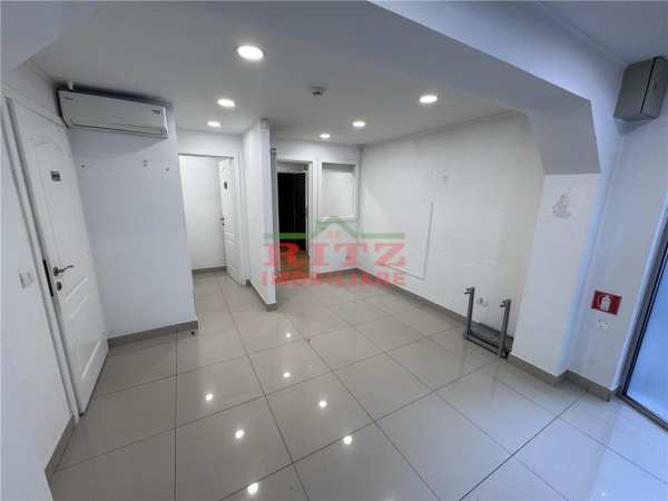 Nou! sp. comercial, s= 52 mp, vad excelent, zona ultracentrala!