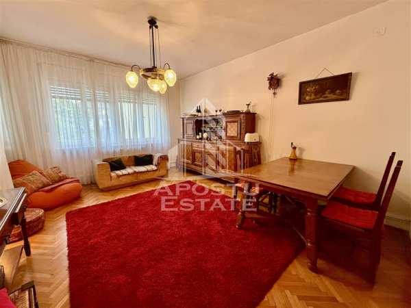 Apartament 5 camere, decomantat, etaj 1, garaj, zona universitatilor