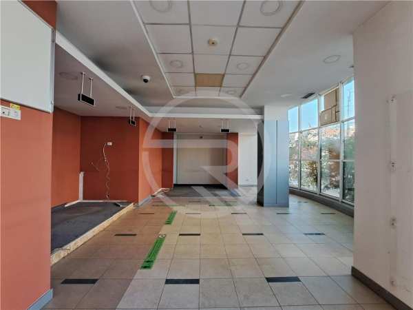 Spatiu comercial, 318 mp utili, situat in zona centrala!