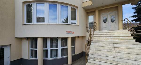 Casa la cheie de vanzare 7 camere 937 mp teren zona cetate