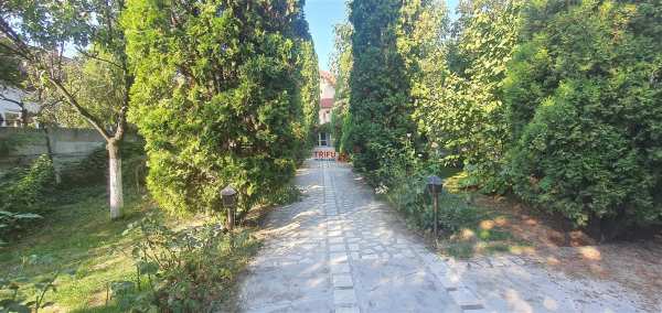 Casa de vanzare la asfalt 8 camer 1720 mp teren alba iulia