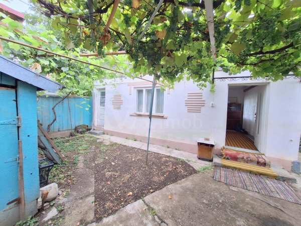 Casa batraneasca ,3 camere , teren 500 mp,zona cfr