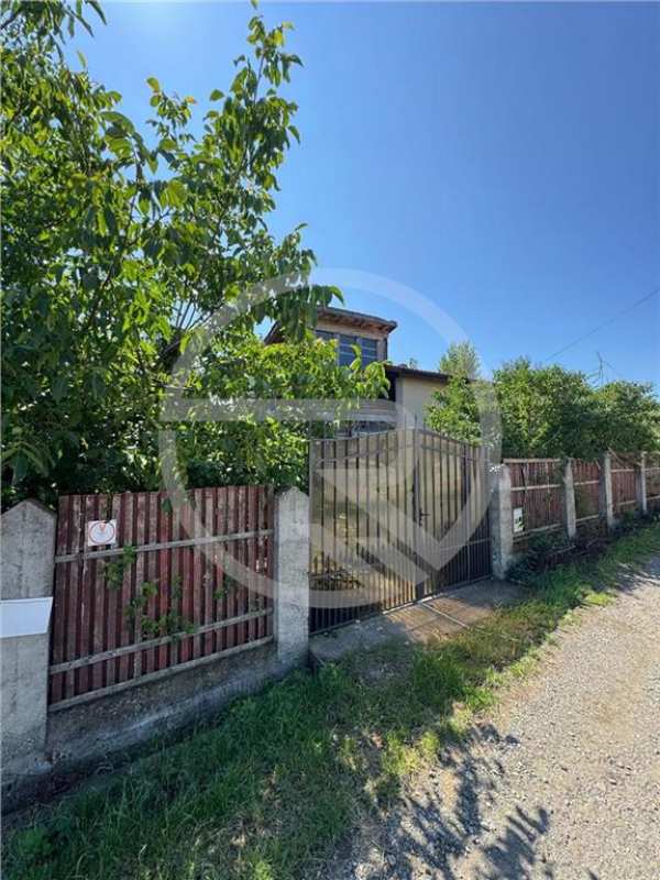 Casa individuala + teren extravilan 2900 mp,situata pe valea chintaului!
