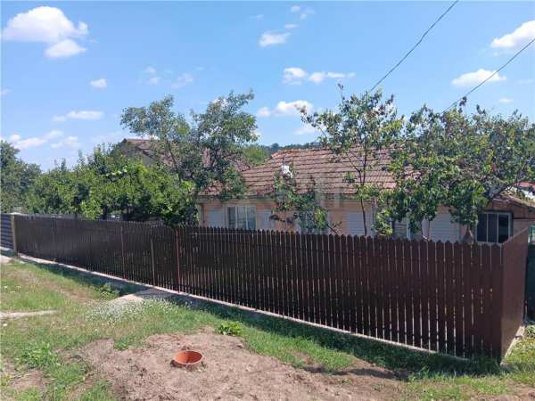 Ocazie! dumbrava la str principala teren 554mp casa batraneasca 94mp locuibila