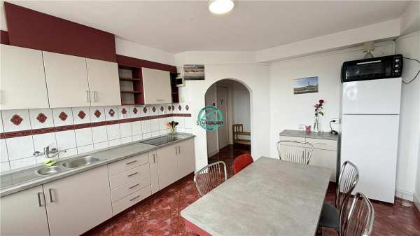 Inchiriez apartament cu 5 camere zona semicentrala aproape de cetate