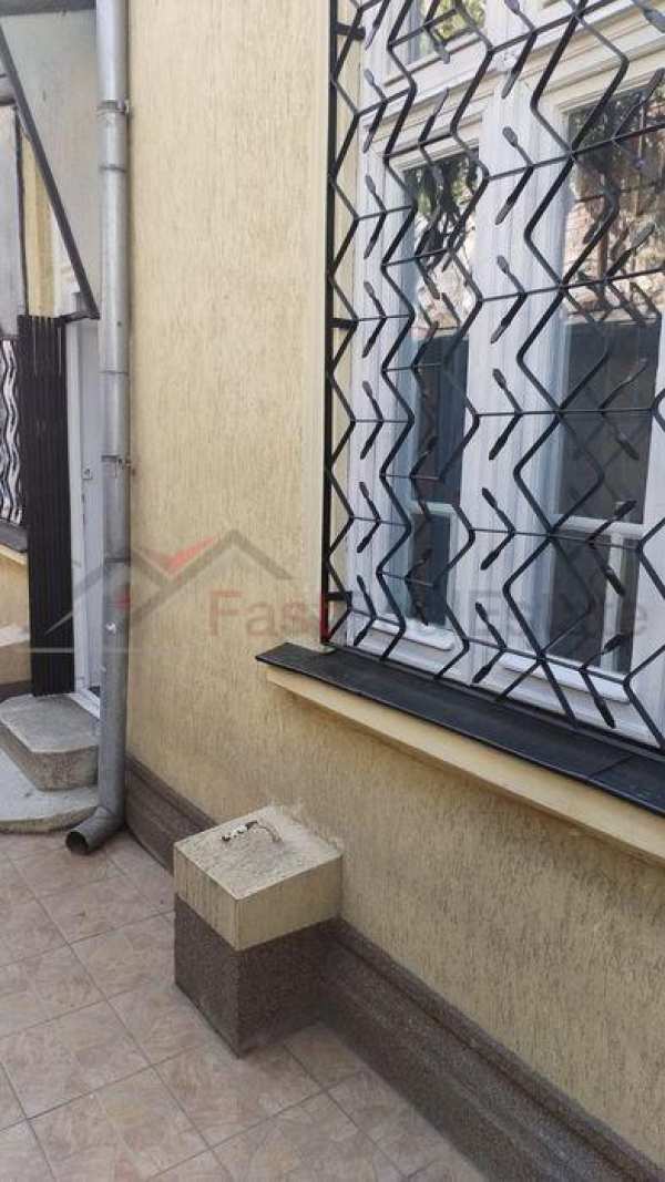 Casa la curte , zona dorobanti.