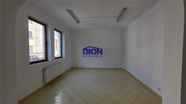 Vila spatioasa zona delea veche
