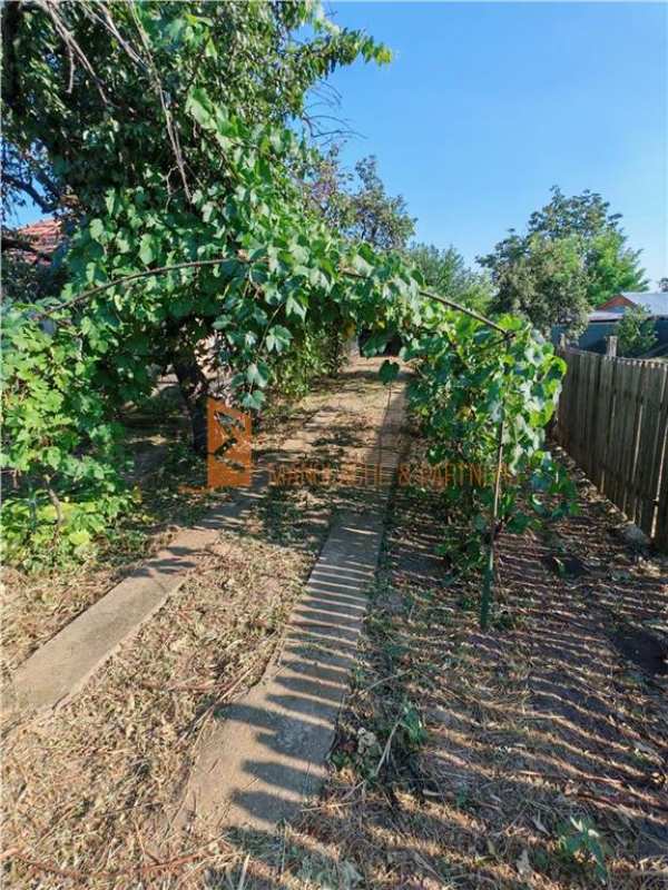 Casa batraneasca cu teren intravilan generos in zona lipia