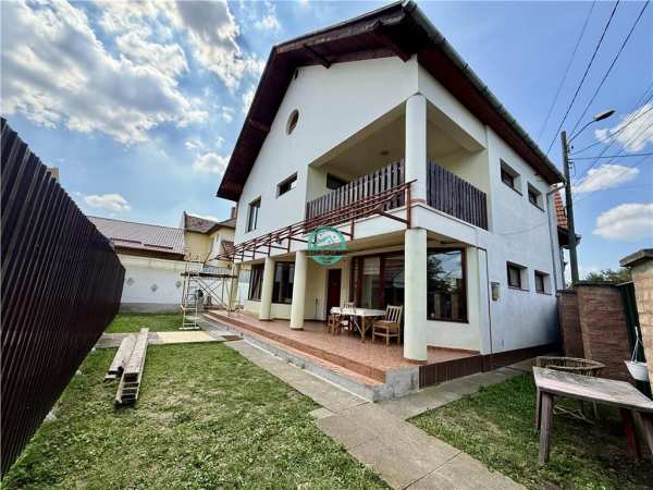 Casa cu 4 camere de inchiriat, zona semicentral