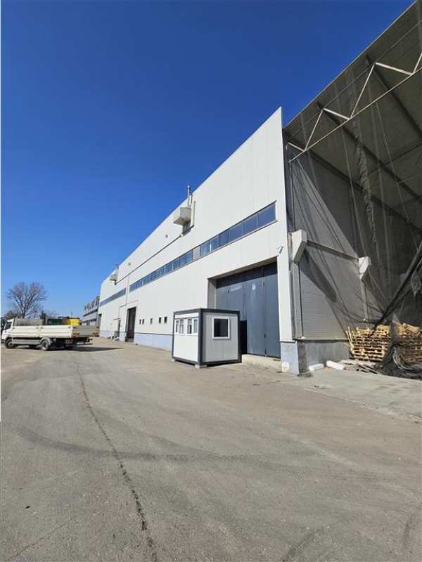 Spatiu industrial - 4500 mp - logistica - depozitare - productie