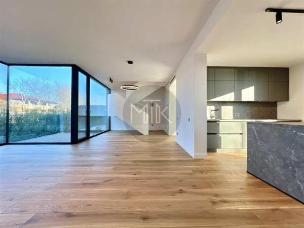 Vila exclusivista - complex in tunari | finisaje premium - mobilata&utilata partial | 2 locuri de parcare
