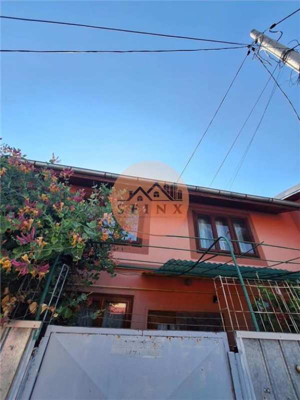 2 corpuri de casa arcasilor bariera
