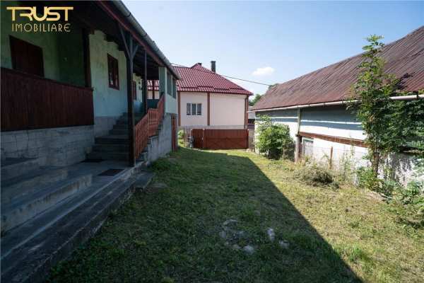 Casa de lemn l teren 2278 mp l sancraiu