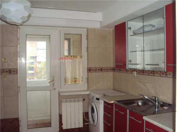 Inchiriez apartament 4 camere, semimobilat, str  cuza voda