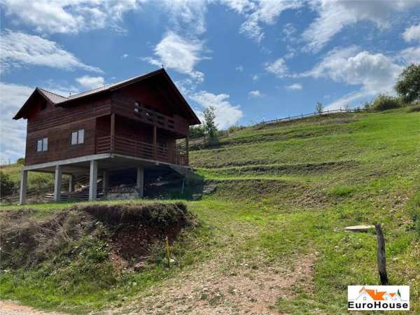 Casa de lemn cu teren de vanzare in alba iulia zona micesti