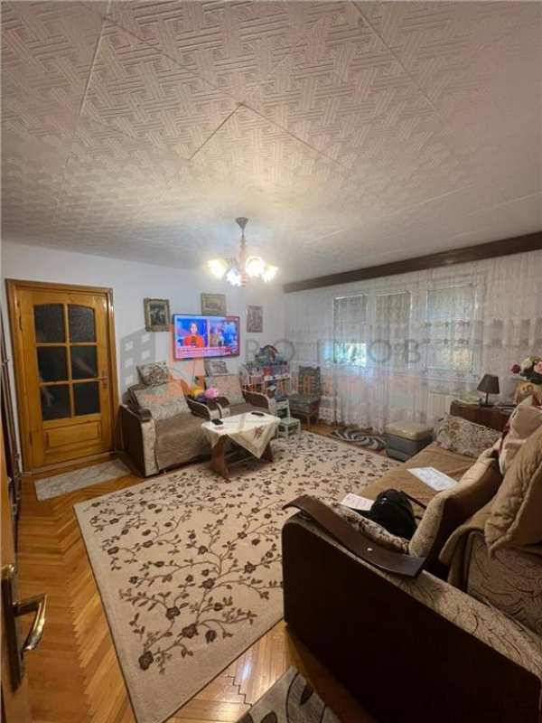 Apartament 3 camere cf 1 semidecomandat zona micro 5