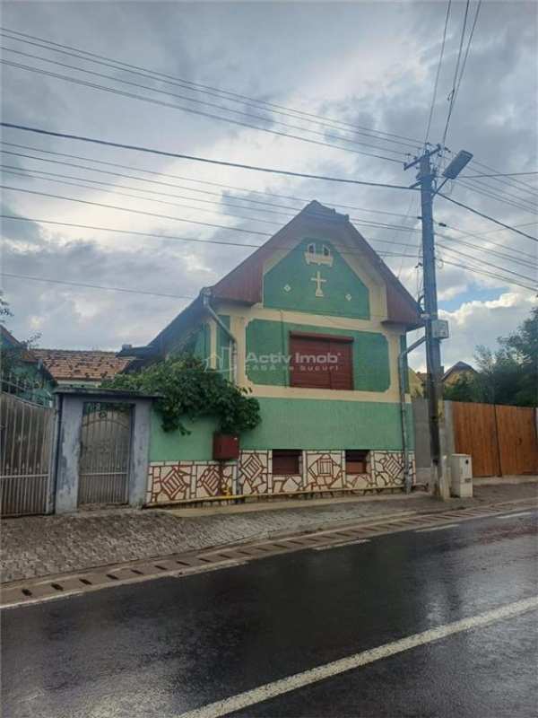 Casă tradițională cu 3 corpuri, curte și grădină ã¢â¬â mândra, jud. sibiu