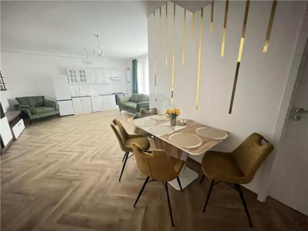 Apartament nou 3 camere 2 bai terasa si parcare zona centrala