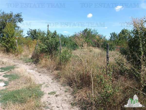 Teren intravilan in localitatea cornetu cu deschidere mare, ideal pentru dezvoltatori imobiliari.