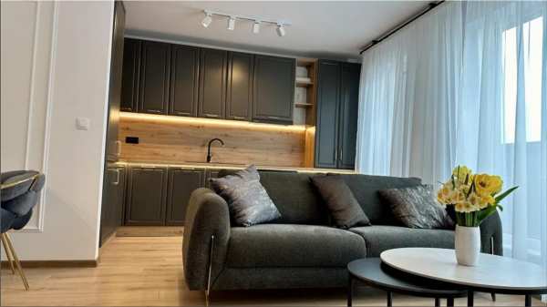 Apartament 2 camere , lux , prima inchirere ,maurer , parcare