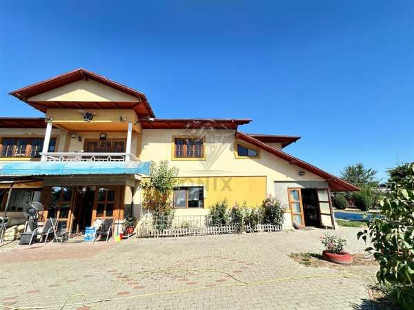Casa si teren 3567 mp cu piscina, livada si helesteu ã¢â¬â corlatesti