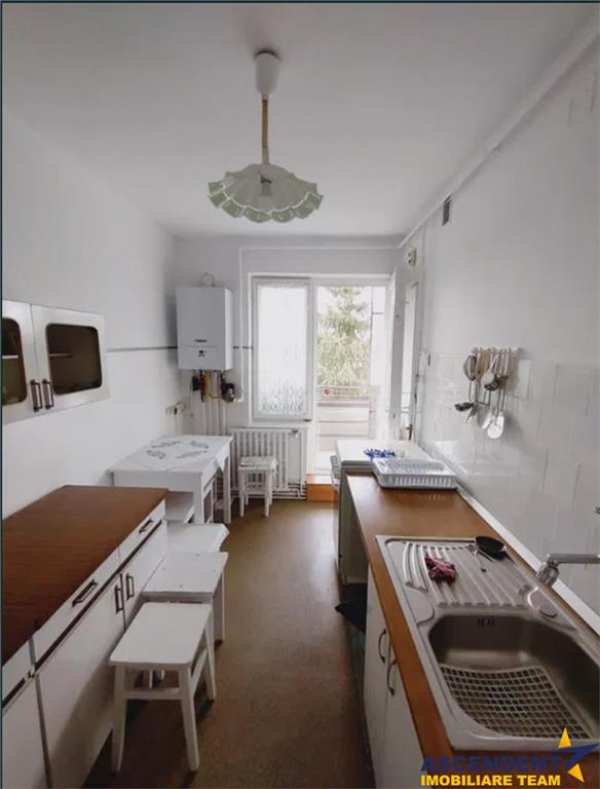 Apartament cu 3 camere, decomandat, etaj1, umf, cornisa, targu mures