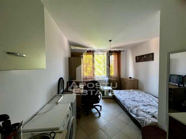 Garsoniera,etaj 3, zona lipovei