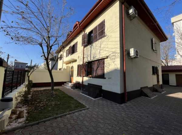 Vanzare vila d+p+1+m | decebal | teren 295 mp|