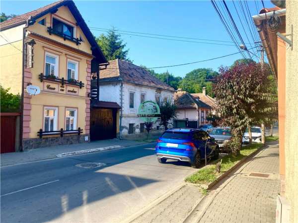 Inchiriez pensiune cu 7 camere in sighisoara la 800 mp de cetate