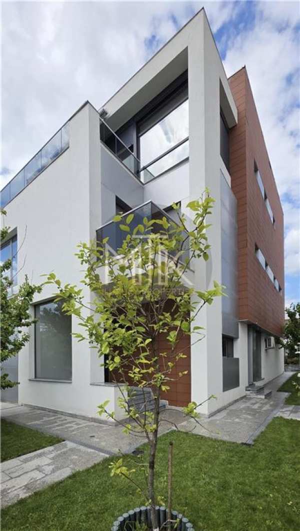 Vila de lux 8 camere, acces la lac privat | baneasa