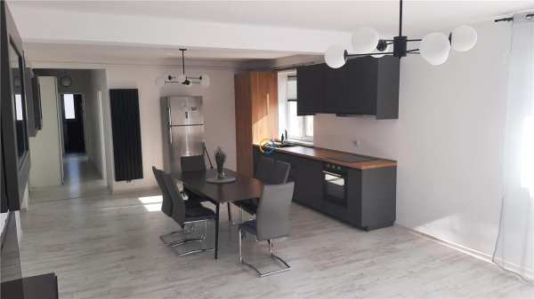 Apartament trei camere, rezidentia, parter, curte proprie
