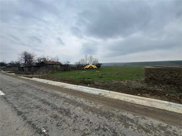 Teren intravilan costesti - 3388 mp