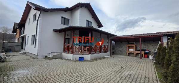 Casa tip duplex in micesti