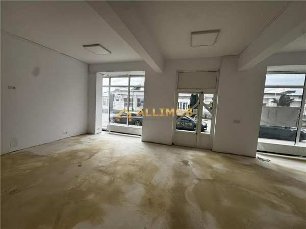 Spatiu comercial de 120 mp in plopeni, zona cu vad .