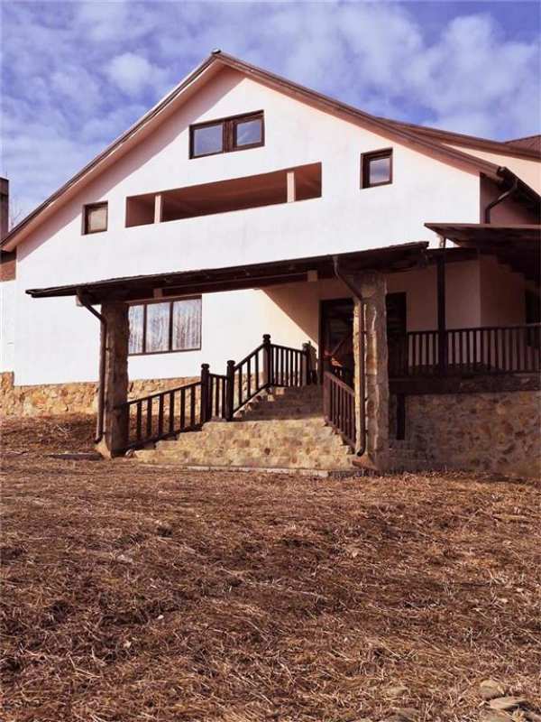 De vanzare motel/pensiune/cazare/sala evenimente p + 1 si teren 8000 mp- pensiune, agrement,