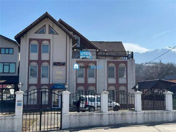 Hotel de vanzare in inima branului