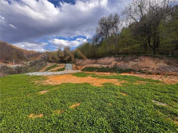 Teren intravilan , ideal cabane, baita , zona centrala