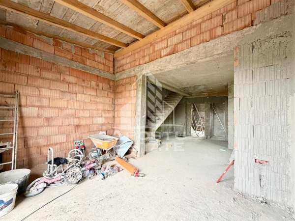 Jumate de duplex p+1 cu 4 camere de vanzare, giarmata vii