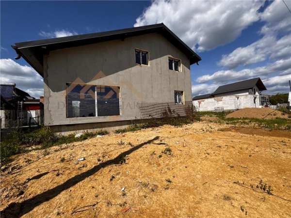 Casa noua cu etaj, in cartier nou tautii magheraus