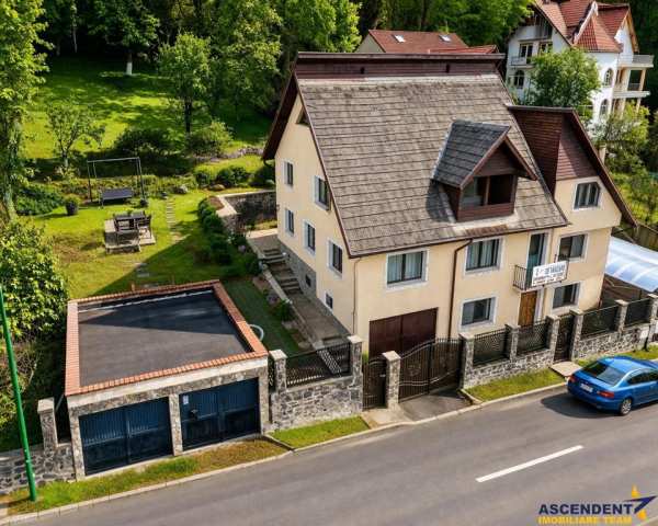 Vila cu potential de pensiune,2 garaje,teren 1.080 mp,strada marasesti, brasov