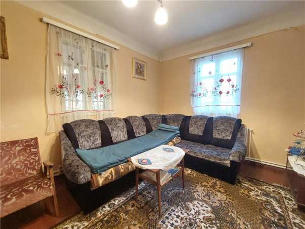 Casa p+1, 5 camere, 150 mp, teren 3815 mp, zoresti, com. vernesti