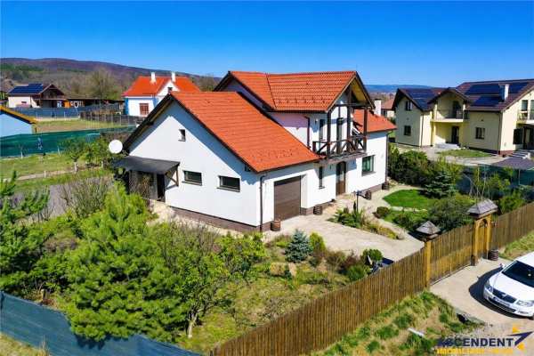 Casa primitoare si apreciabila, areal cu liniste, gradina frumoasa, sancraiu,szalomer covasna