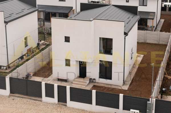 Casa individuala - 5 camere 3 bai - teren 300 mp