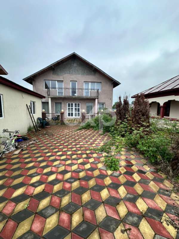 Casa de vanzare p+m 200 mp racovita db